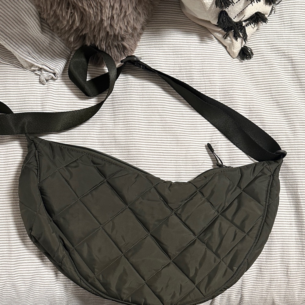 Uniqlo Quilted Crossbody Bag in Olive Green